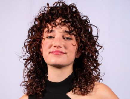 modella ricci immagine in evidenza