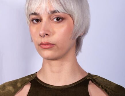 round layers con capelli biondo nuvola
